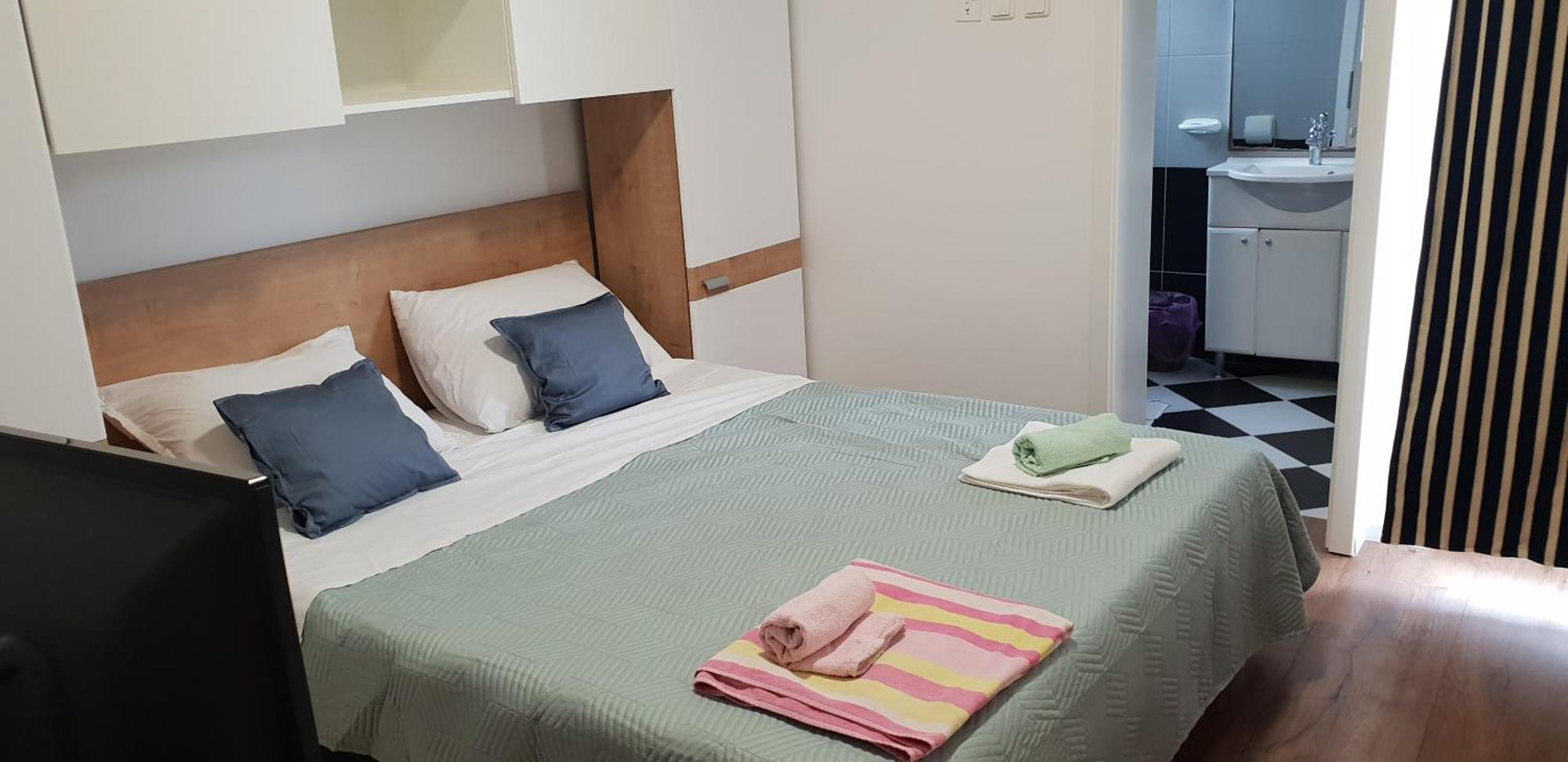 メタイナ Kuca Pecine Bed & Breakfast エクステリア 写真
